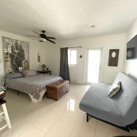 Private Studio Blocks From Coconut Grove Miami Zewnętrze zdjęcie