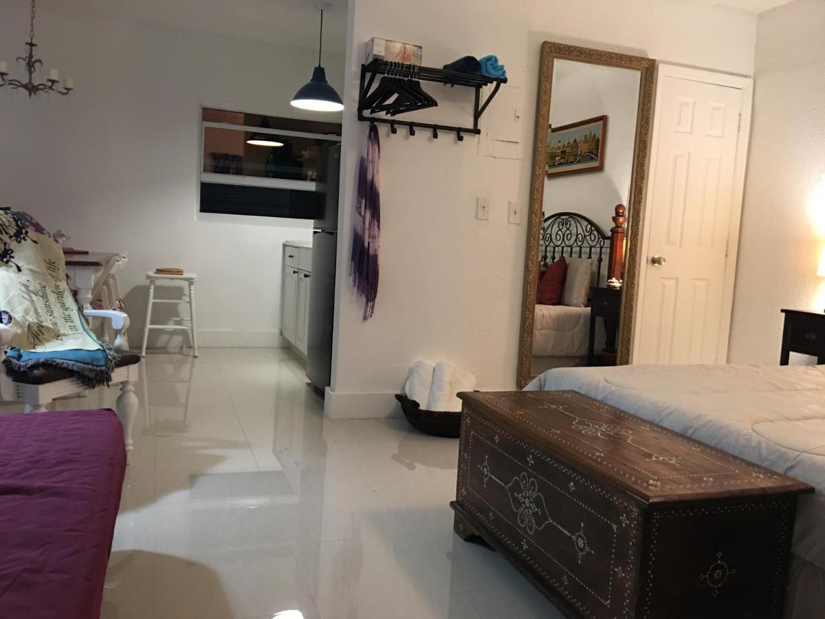 Private Studio Blocks From Coconut Grove Miami Zewnętrze zdjęcie