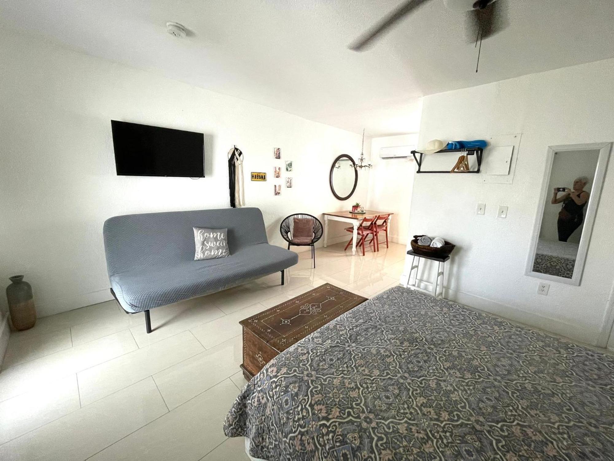 Private Studio Blocks From Coconut Grove Miami Zewnętrze zdjęcie